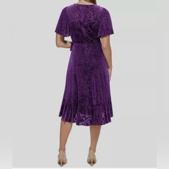Calvin Klein Women's Purple Velvet Burnout Faux-Wrap Dress Size 8 - Picture 2 of 8